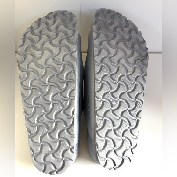 🩶BIRKENSTOCK ARIZONA Metallic Silver Sandals with Buckle Straps Size US6🩶 - Picture 10 of 14